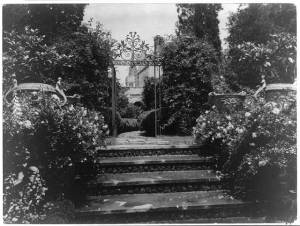 'Planting Fields', Oyster Bay, New York, Entrance gates to Blue Pool Garden and tea house. Photo by Frances Benjamin Johnston, 1926 (Prints & Photographs Division, LC)